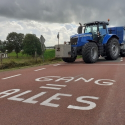 Flyer tractor chauffeur